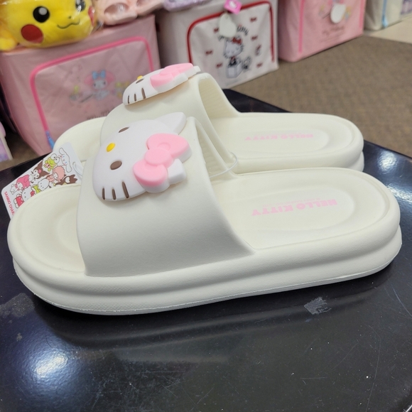 Brand New Sanrio Hello Kitty Big Charm Slippers US 7.5 - Picture 4 of 9